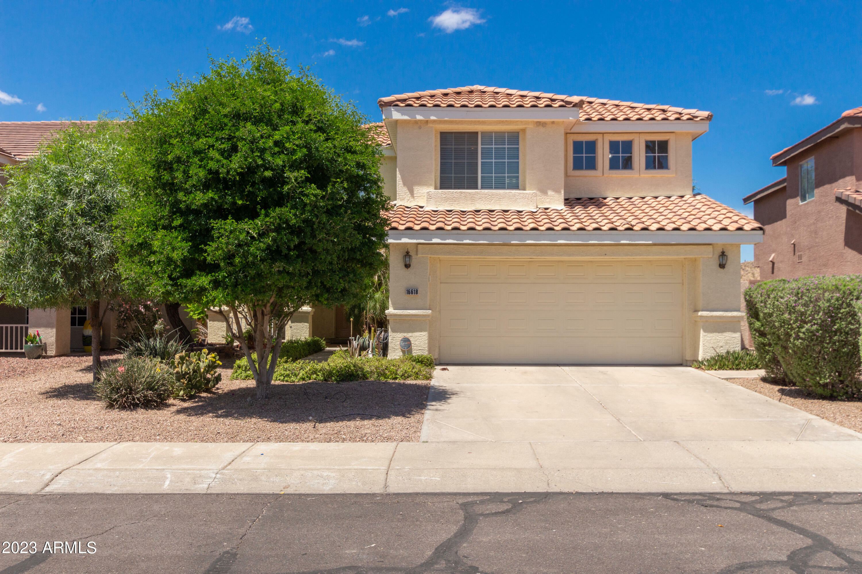 Property Photo:  16618 S 28th Place  AZ 85048 