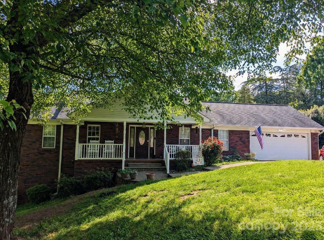 Property Photo:  811 Ferndale Drive  NC 28677 