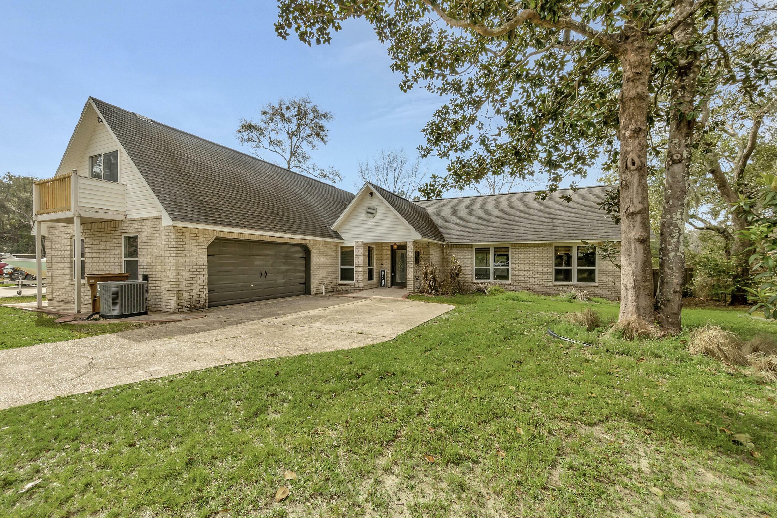 Property Photo:  6559 Robar Tesora Street  FL 32566 