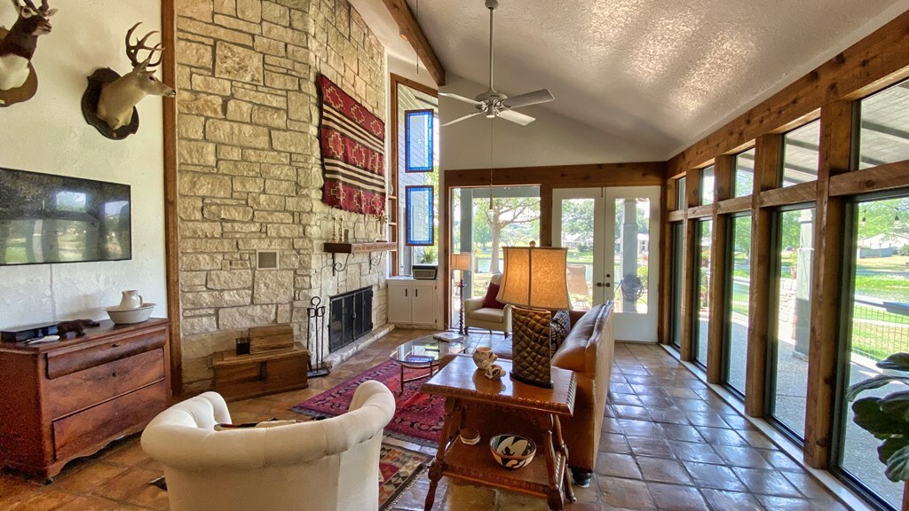 Property Photo: 566 Fairway Dr TX 78028