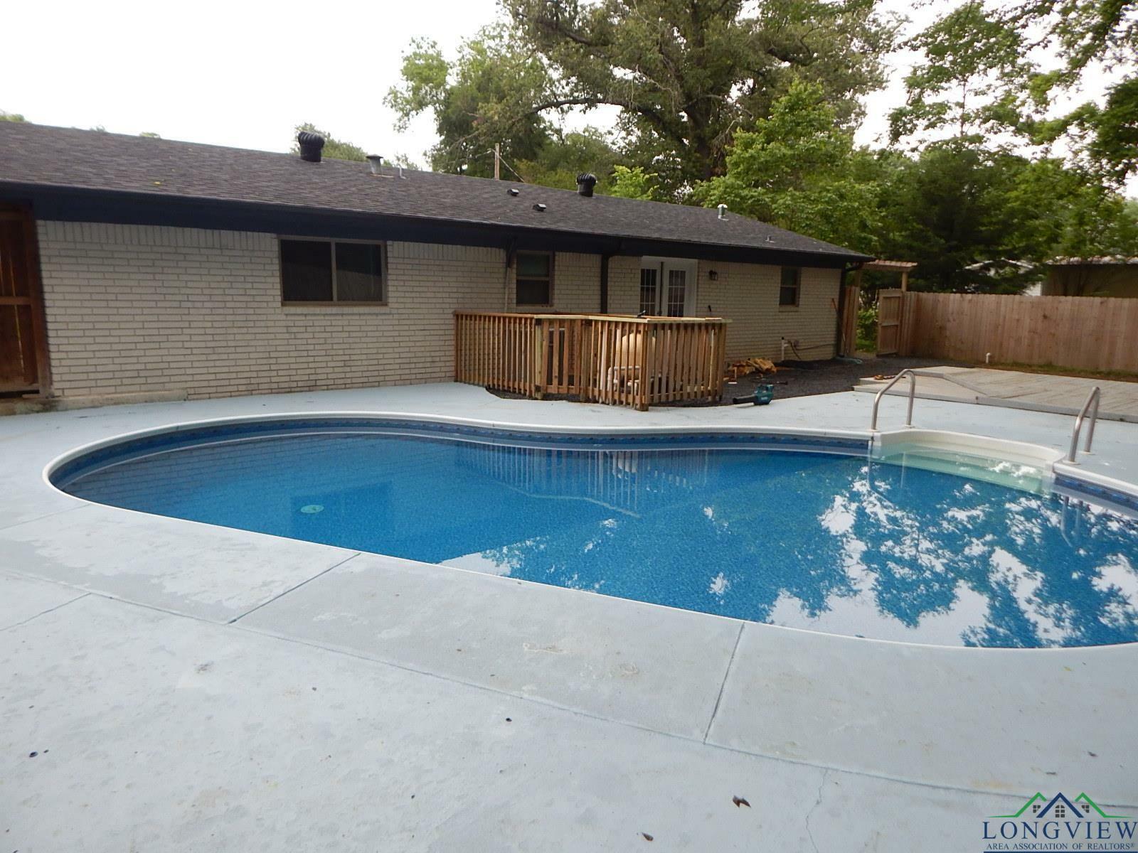 Property Photo:  1915 Hornsby Dr  TX 75604 