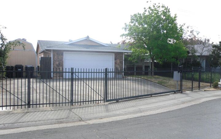 8317 Hayfield Circle  Sacramento CA 95828 photo