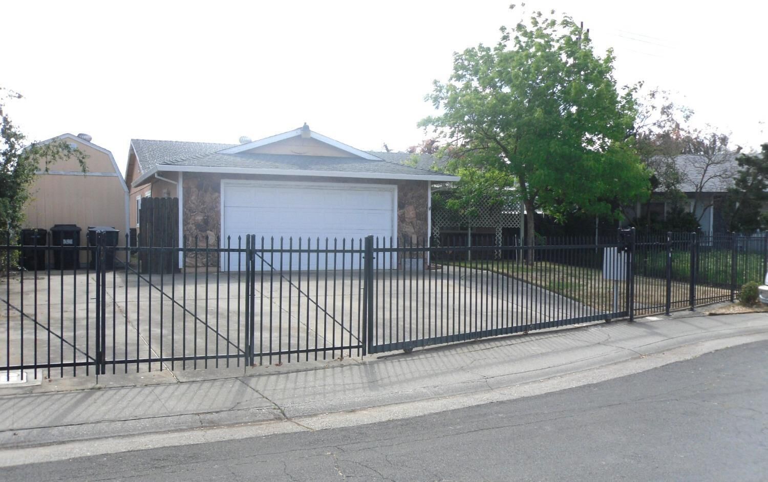 Property Photo: 8317 Hayfield Circle CA 95828