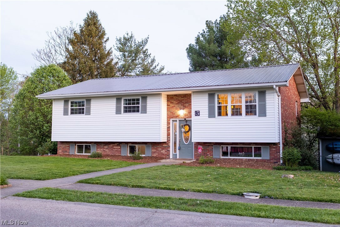 Property Photo:  3 Karen Street  WV 26181 