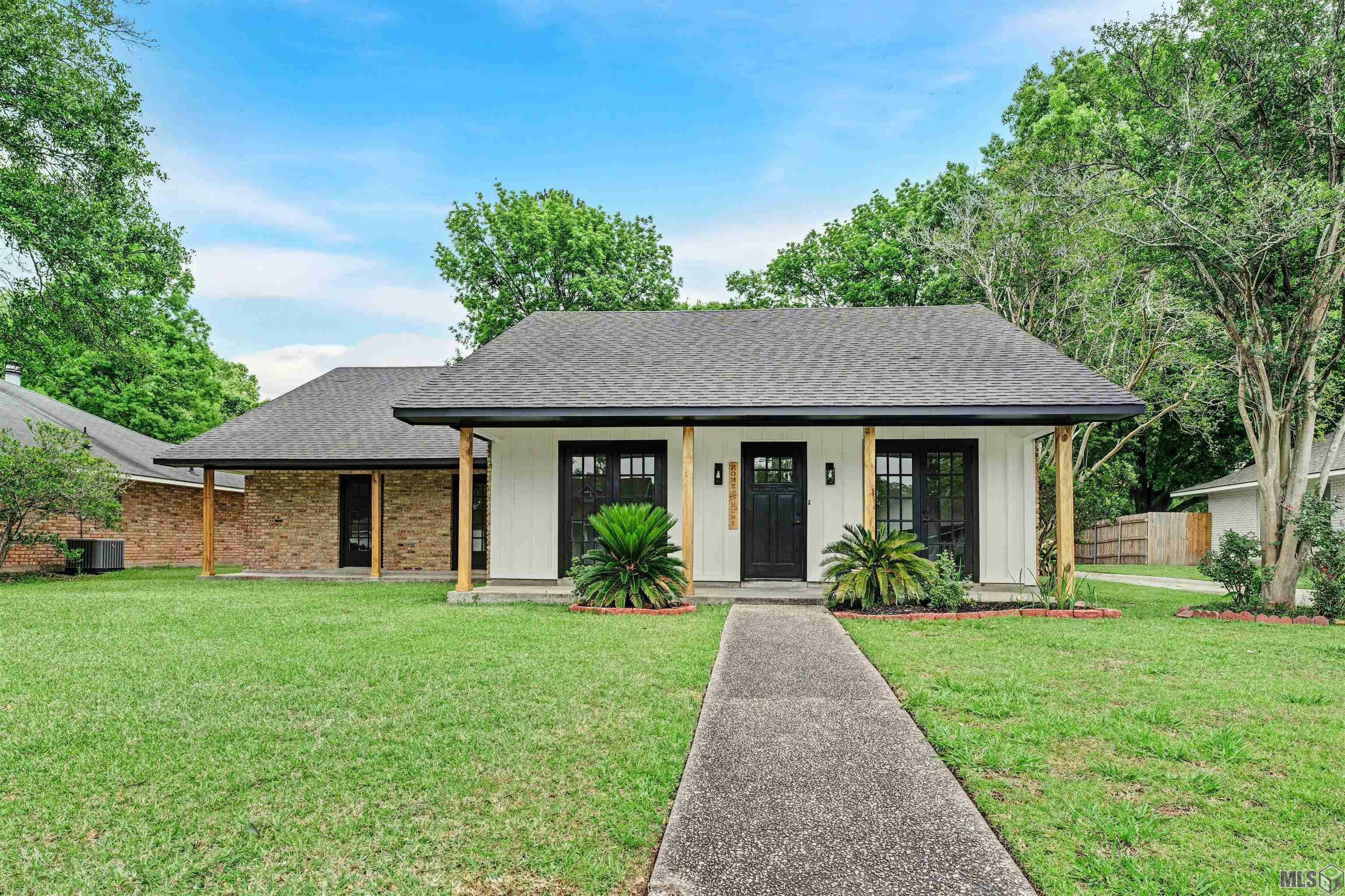 Property Photo: 10739 Landsbury Ave LA 70809
