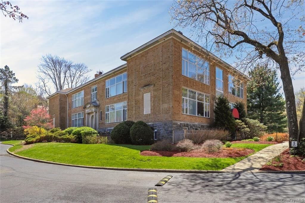 Property Photo: 520 Ashford Avenue 40 NY 10502