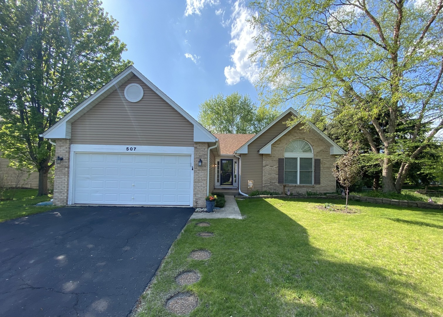 507 Lakeview Drive  Oswego IL 60543 photo