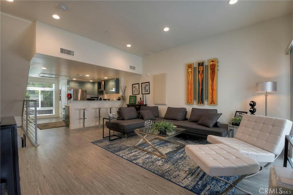 Property Photo:  4461 Tujunga Avenue 105  CA 91602 