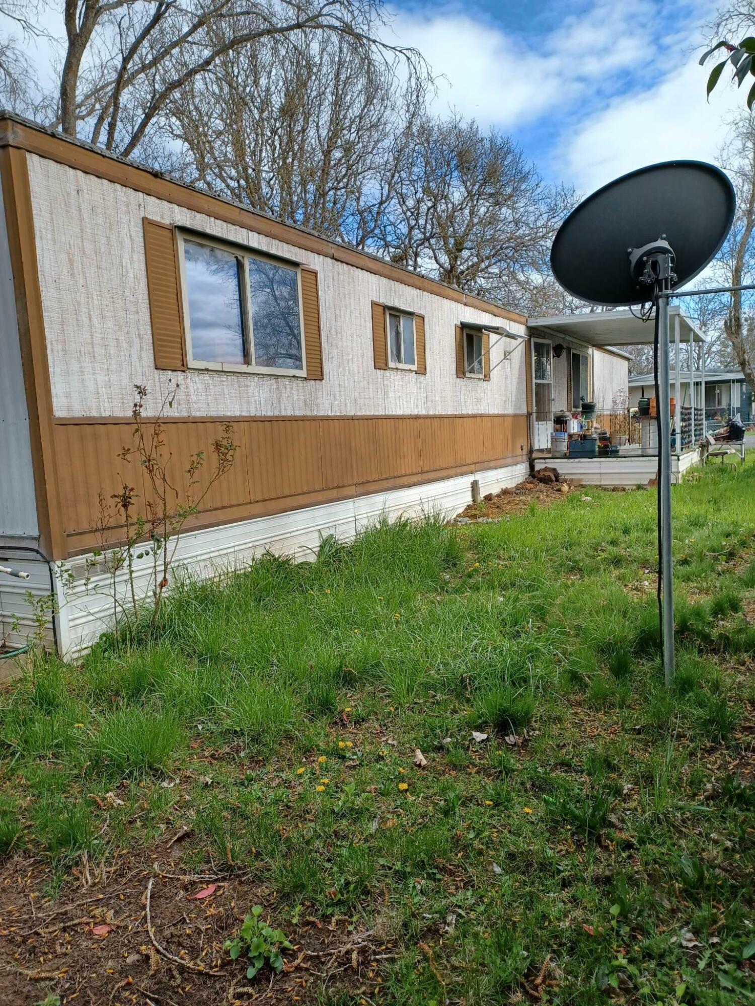 Property Photo: 6850 Downing Road 10 OR 97502