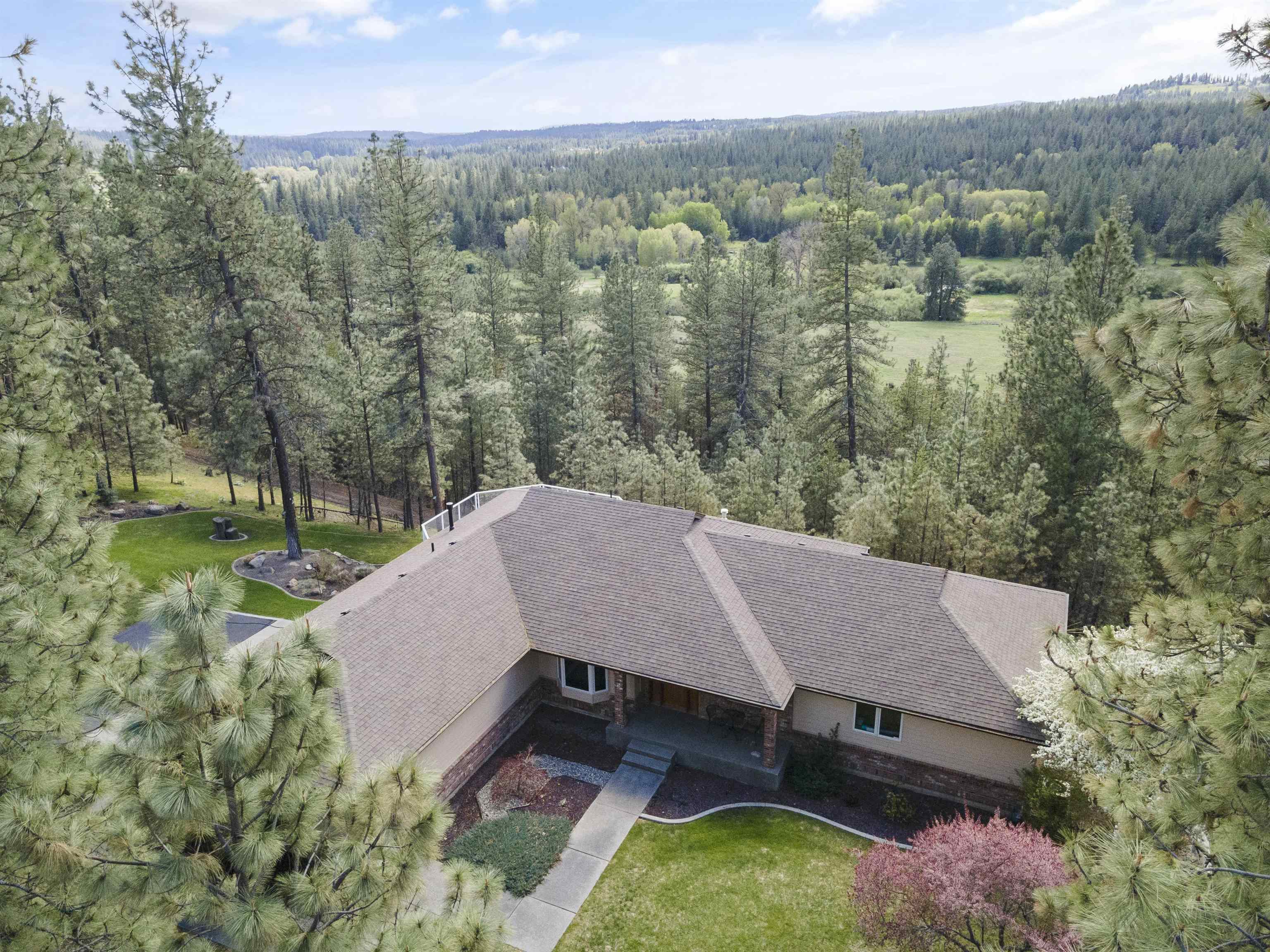 Property Photo: 23531 N Meadow River Ln WA 99003