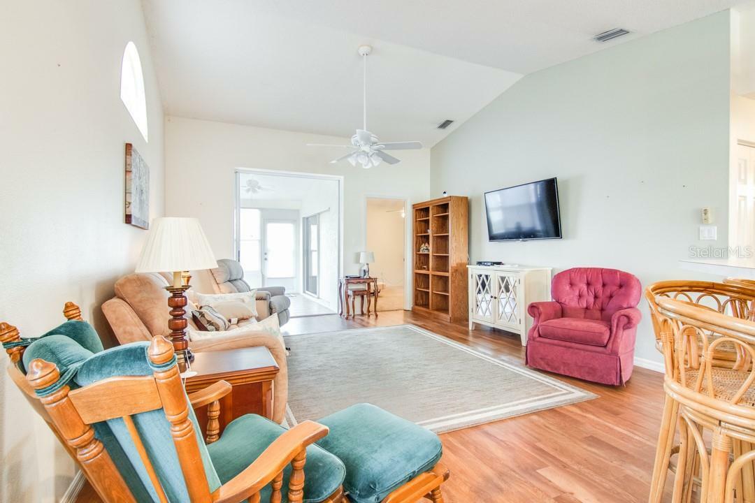 Property Photo:  6266 Peacock Run  FL 33809 