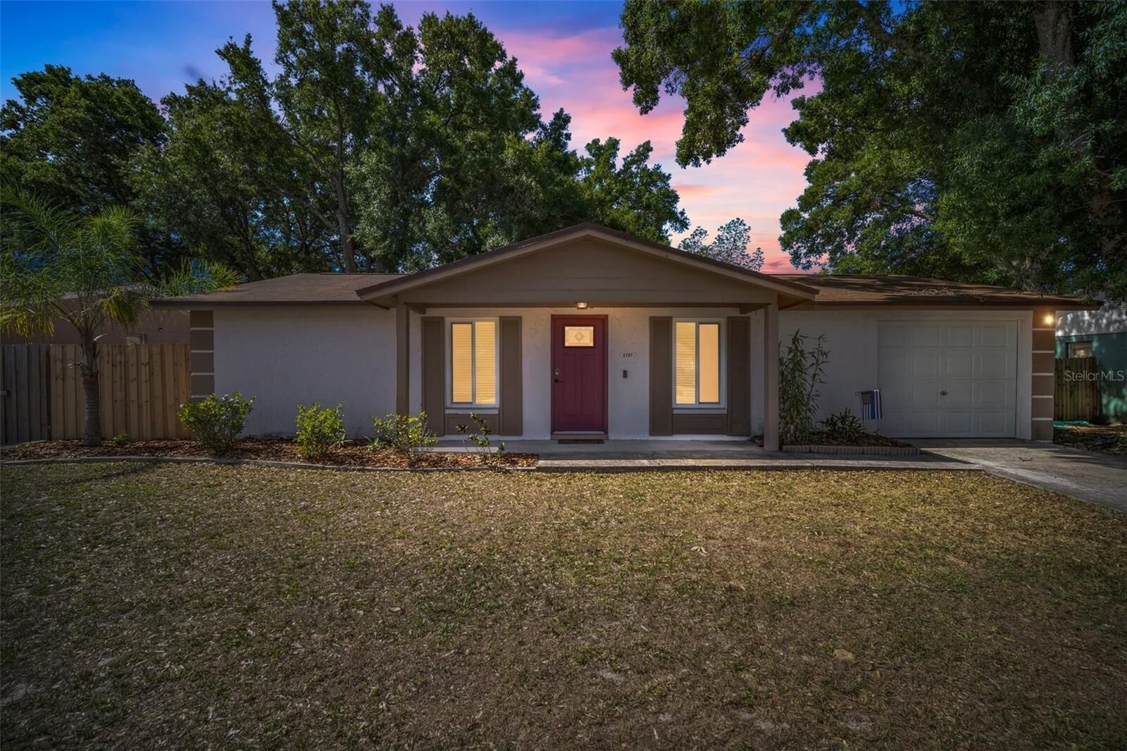 Property Photo:  2207 Selkirk Street  FL 33594 