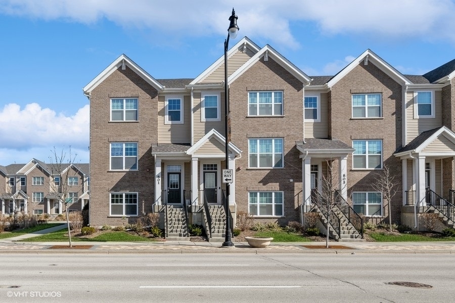 Property Photo: 801 Lee Street IL 60016