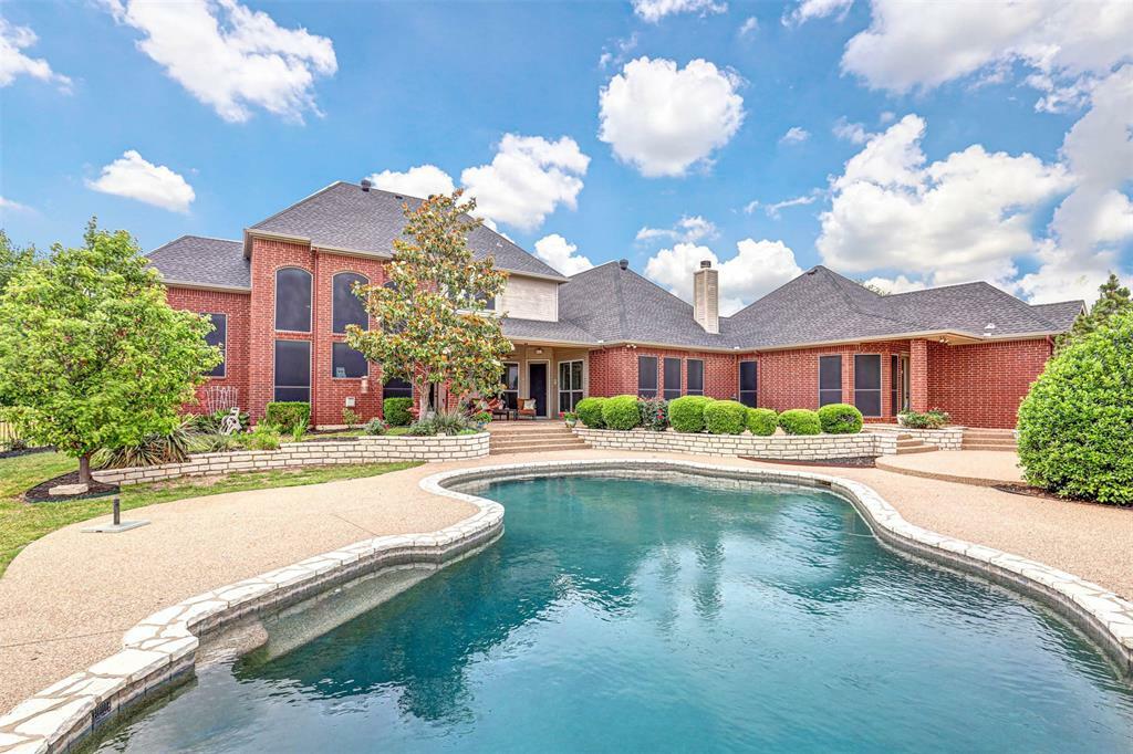 Property Photo: 1000 Van Zandt Court TX 76052
