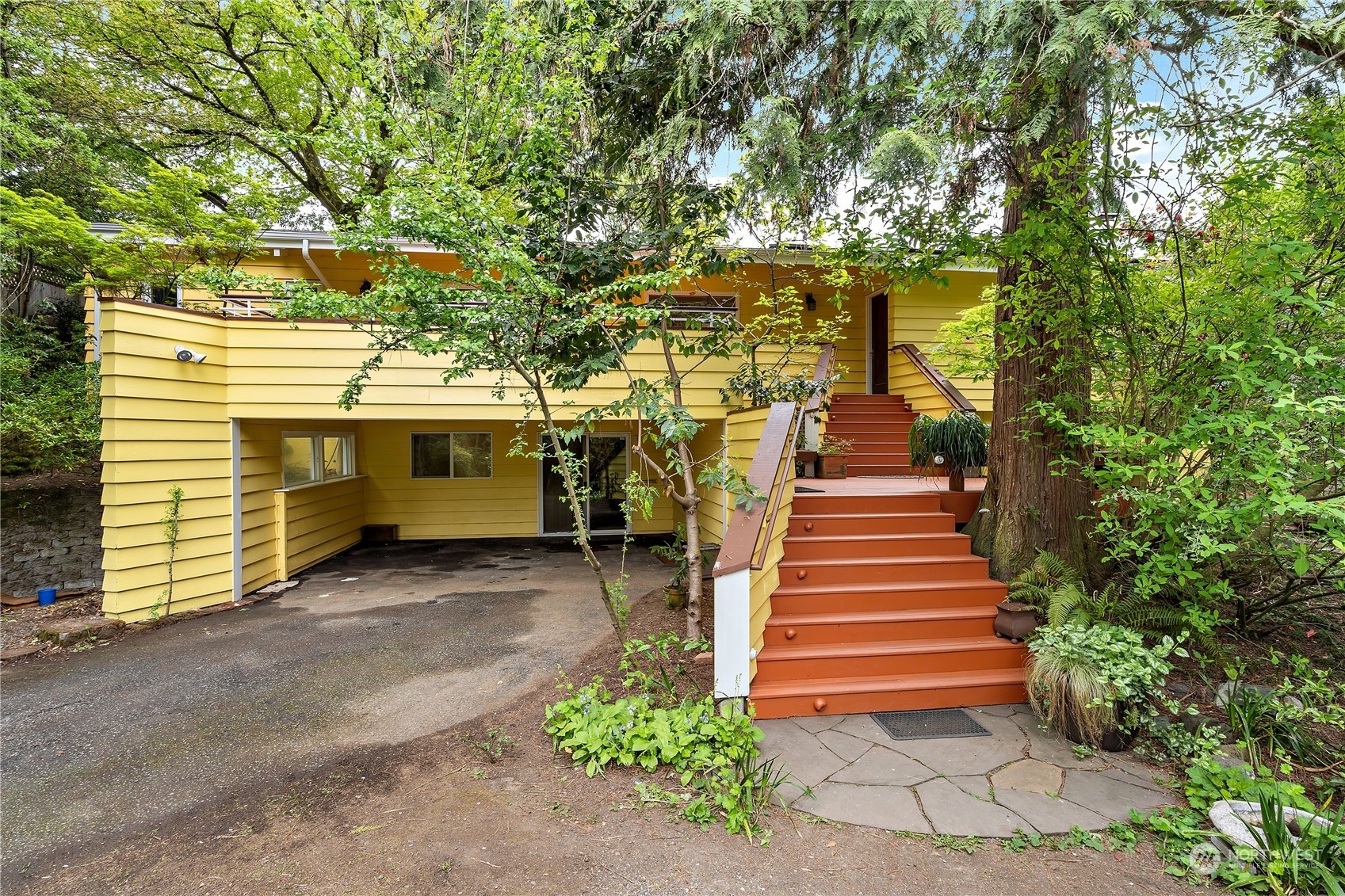 Property Photo:  9825 SE 40th Street  WA 98040 