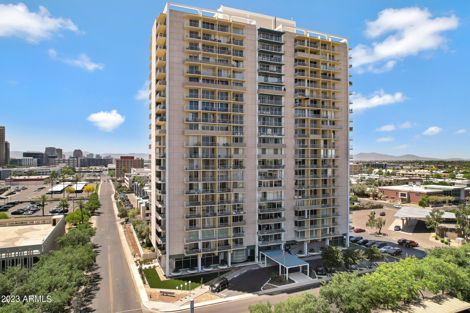 Property Photo:  207 W Clarendon Avenue 3D  AZ 85013 