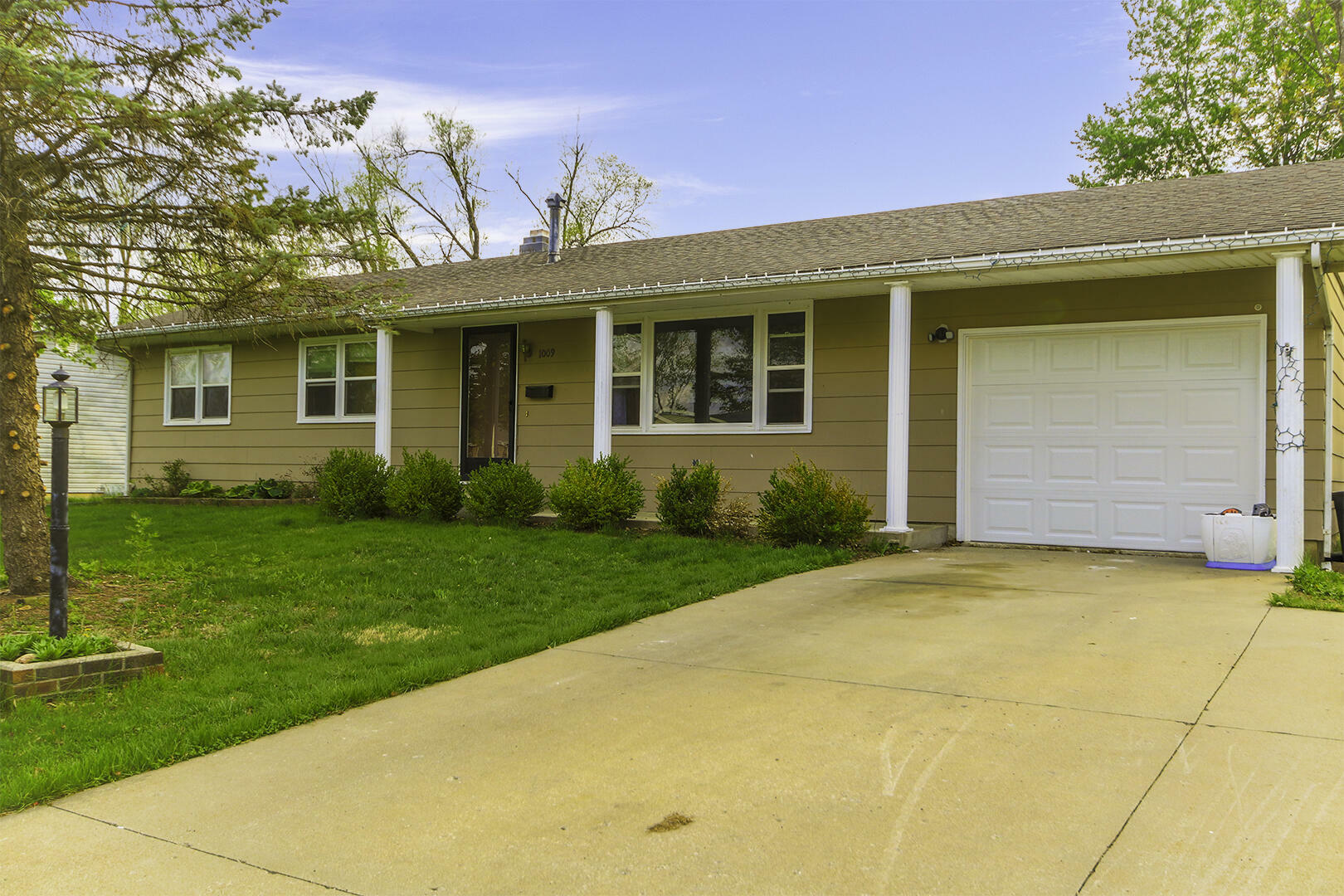 Property Photo:  1009 Concordia St  MO 65265 