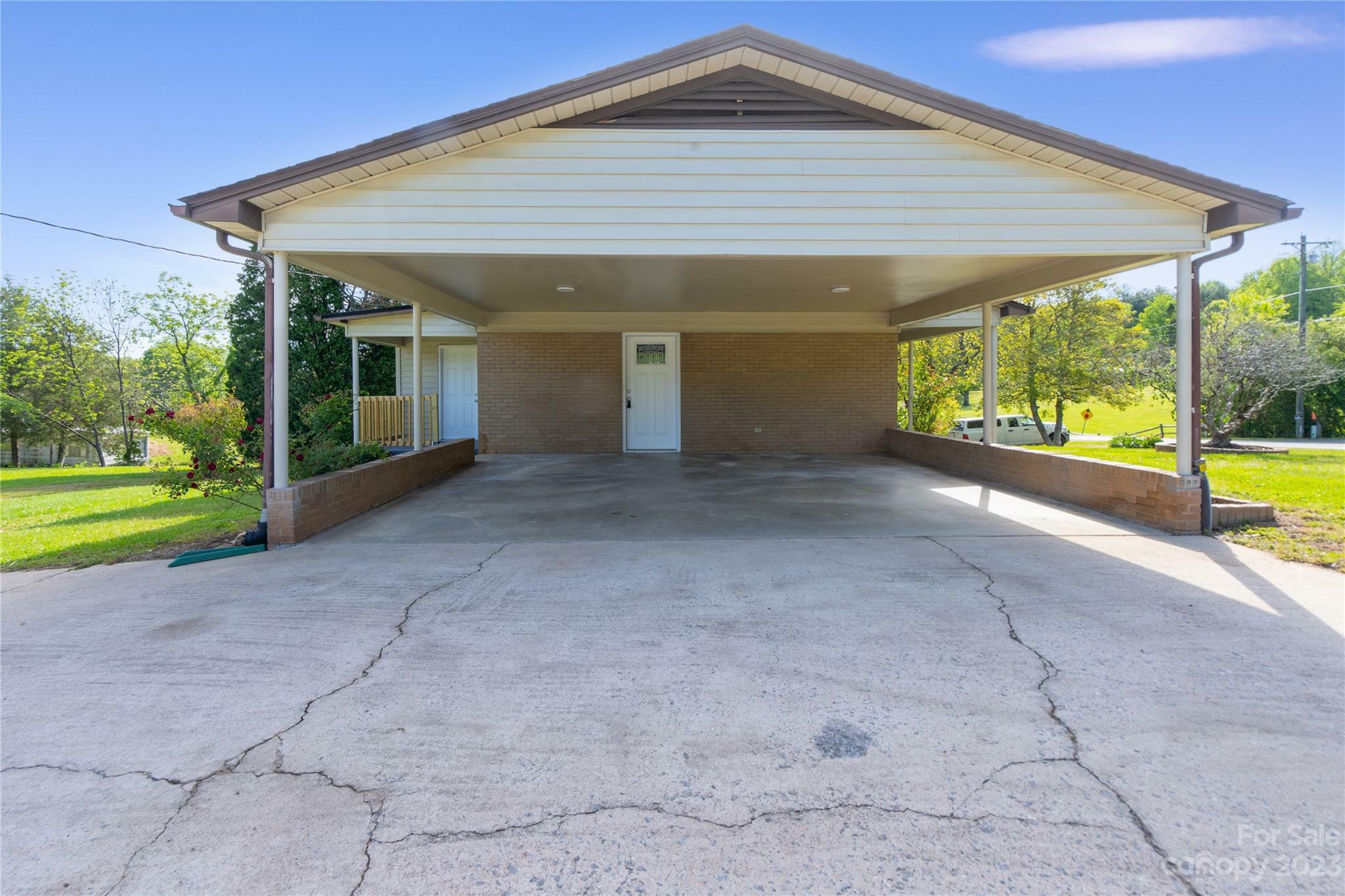 Property Photo: 3968 Hollywood Ridge Road NC 28645