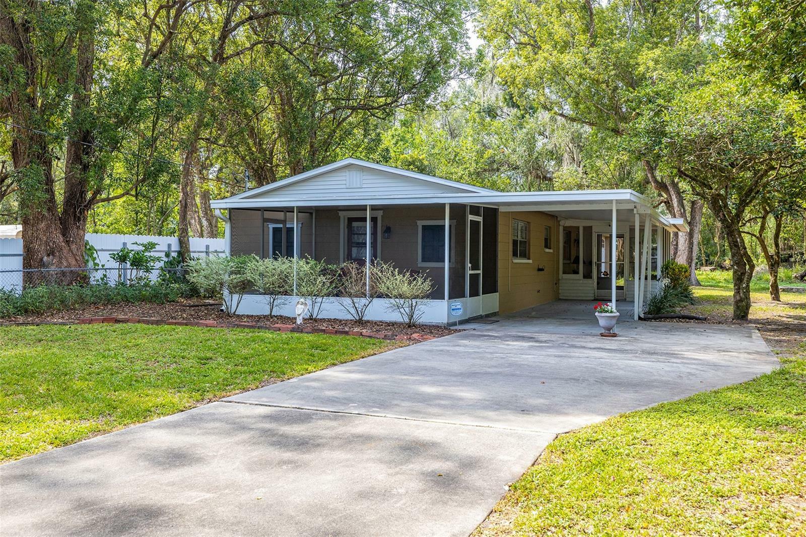 Property Photo: 101 5th Avenue SE FL 33549