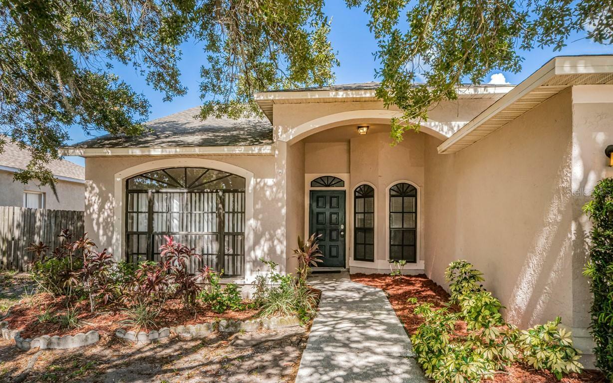 Property Photo: 13310 Silvercreek Drive FL 33579