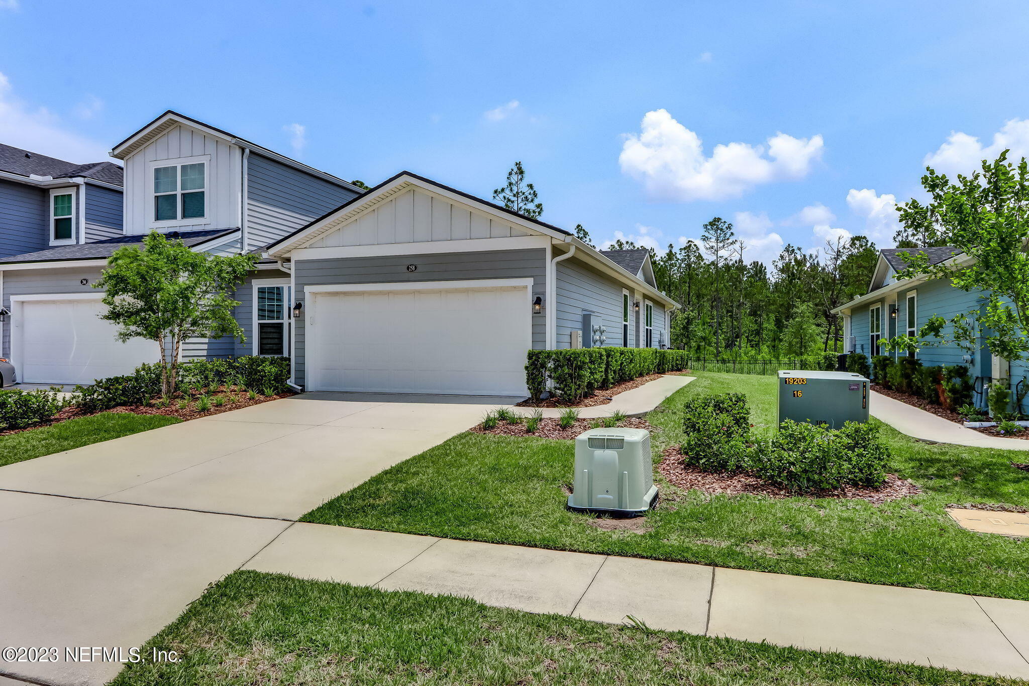 Property Photo: 258 Tamar Ct FL 32095