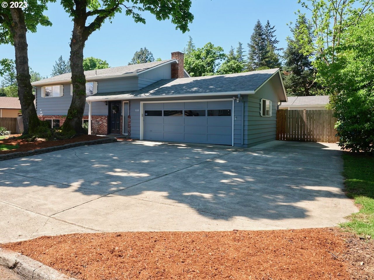 Property Photo:  608 SE 100th Ave  WA 98664 