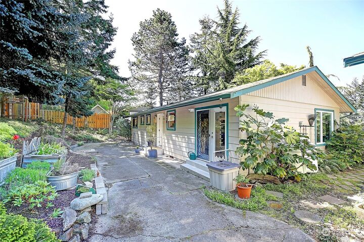 Property Photo:  991  Camrose Court  WA 98282 