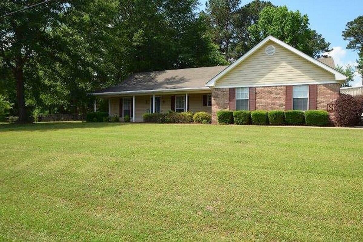 48 Bowling Green Cir  Columbus MS 39702 photo