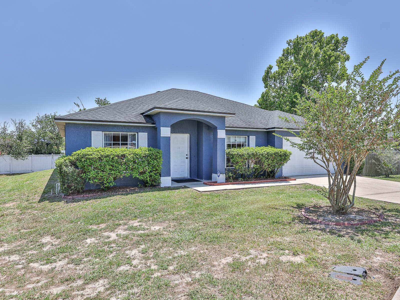 Property Photo: 828 White Birch Court FL 32763