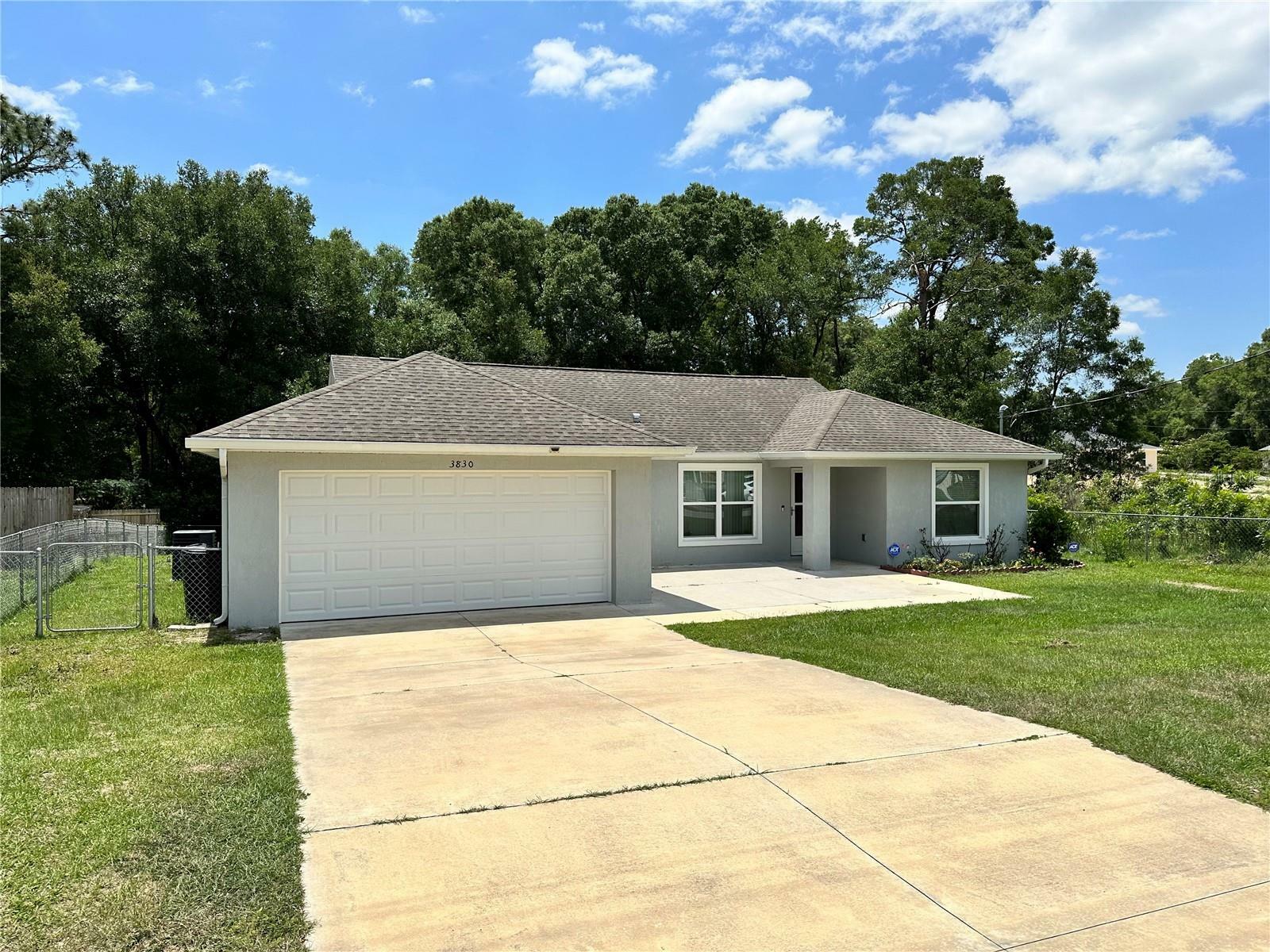 Property Photo:  3830 SE 139th Street  FL 34491 