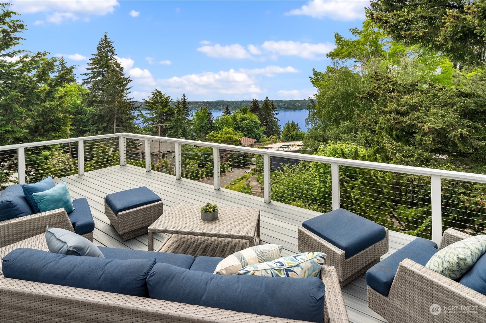Property Photo: 3440 72nd Avenue SE WA 98040