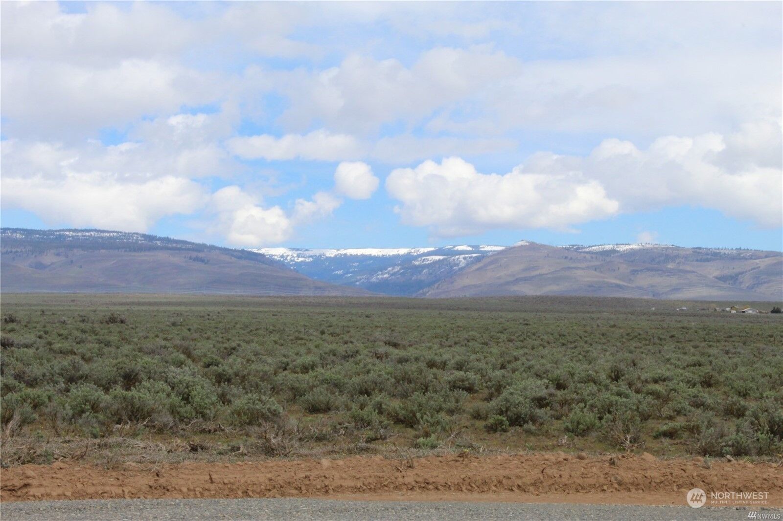 Property Photo:  1 Xxx Tipton Road  WA 98926 