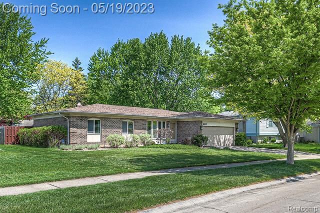 3855 Kings Point Drive  Troy MI 48083 photo