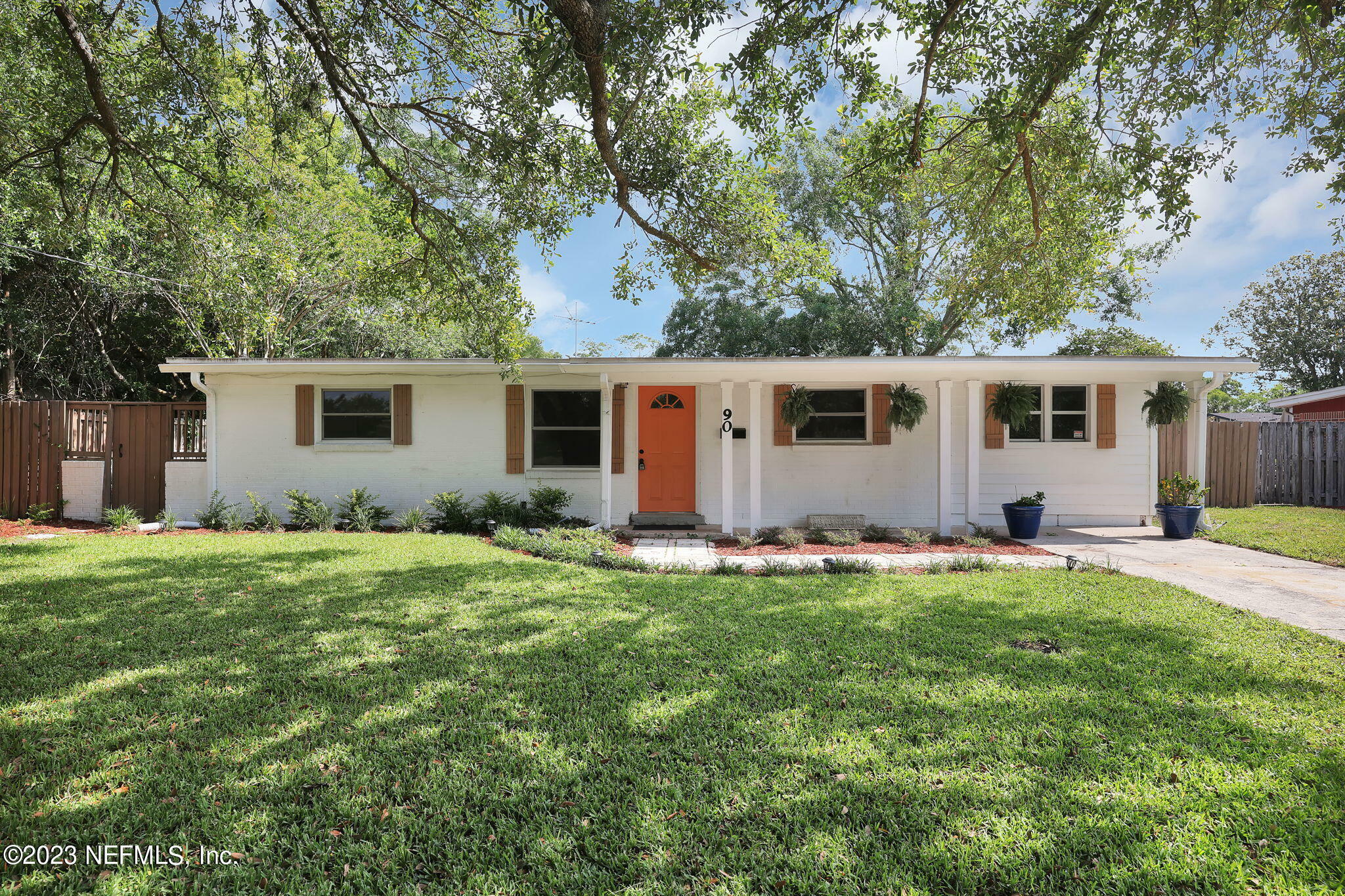 Property Photo:  90 Saratoga Circle S  FL 32233 