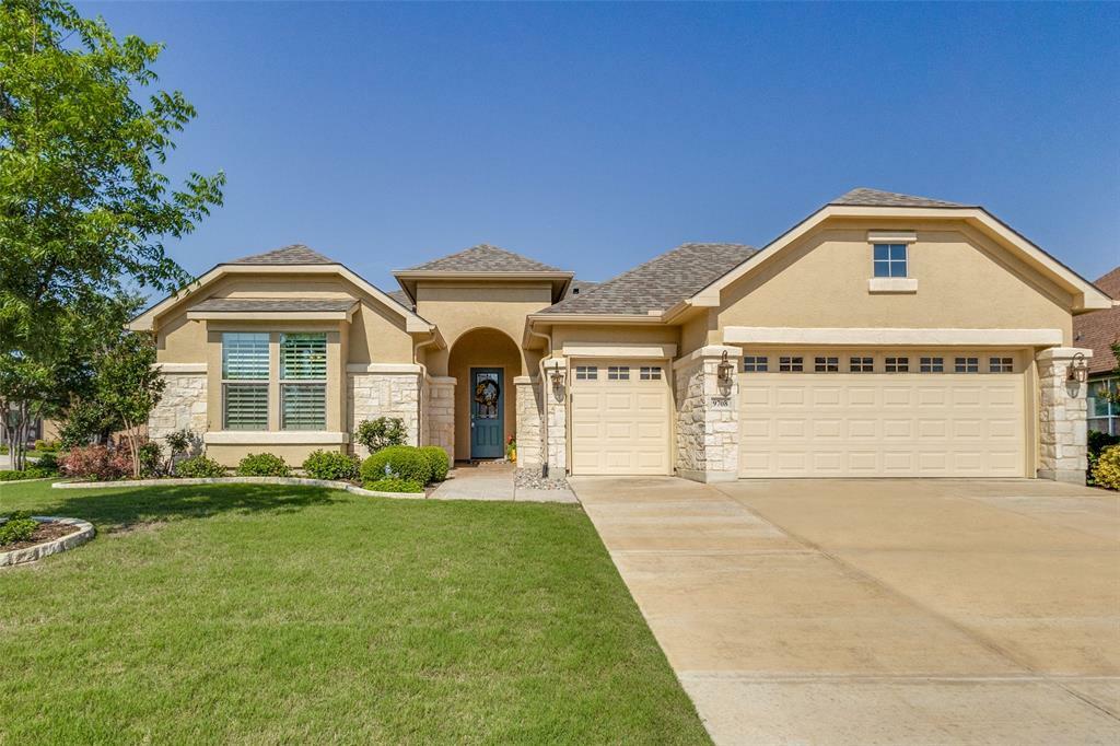 Property Photo: 9708 Orangewood Trail TX 76207