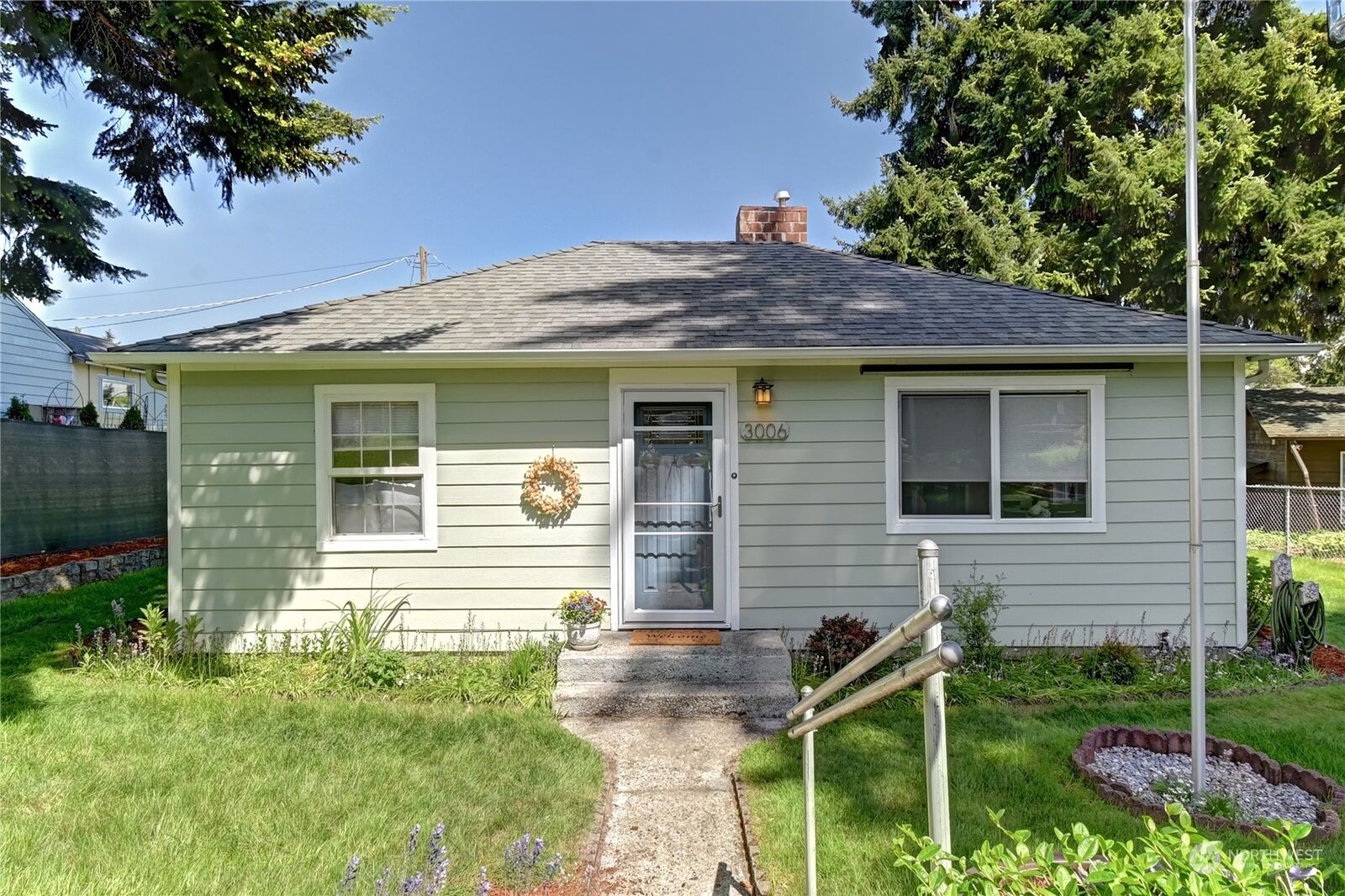 Property Photo: 3006 SW 97th Street WA 98126
