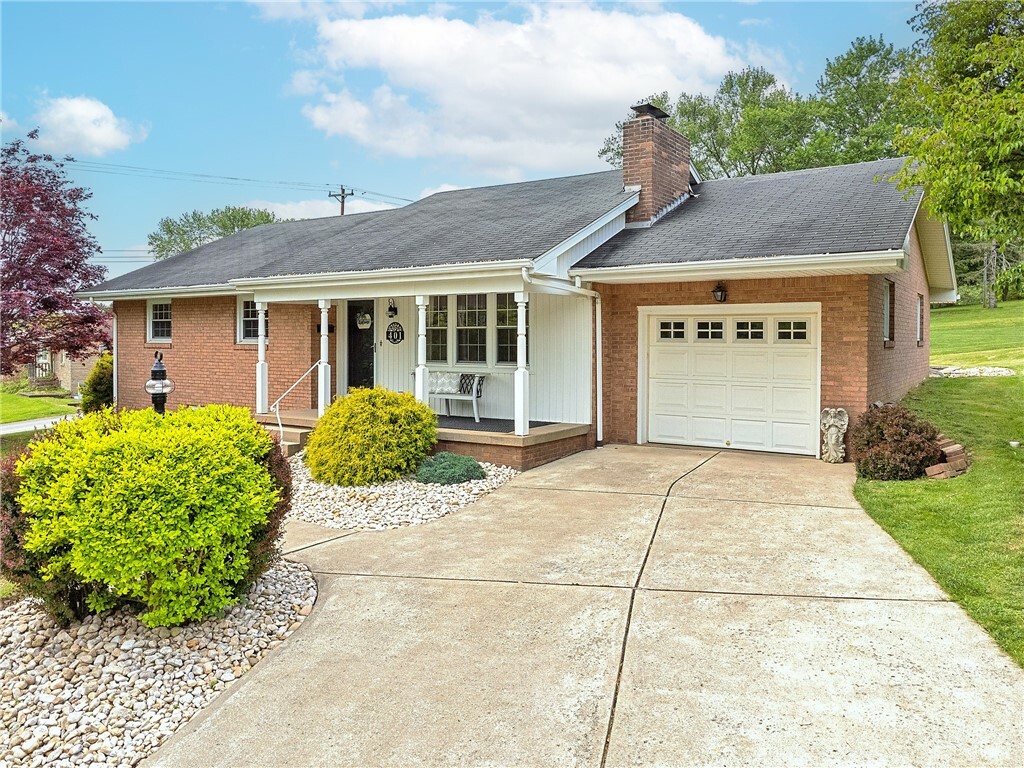 Property Photo:  401 Woodhaven Dr  PA 15146 