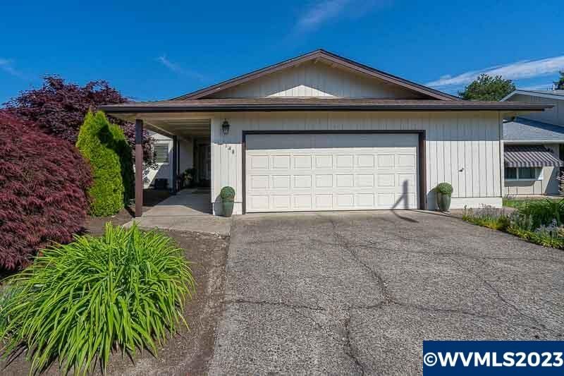 House for sale in Salem 3148 Oakcrest Dr NW, Salem, OR 97304
