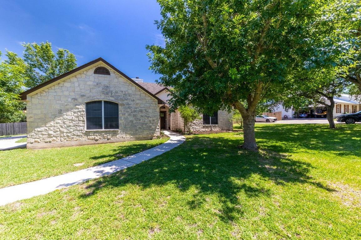 Property Photo:  203 Ash Drive  TX 78610 