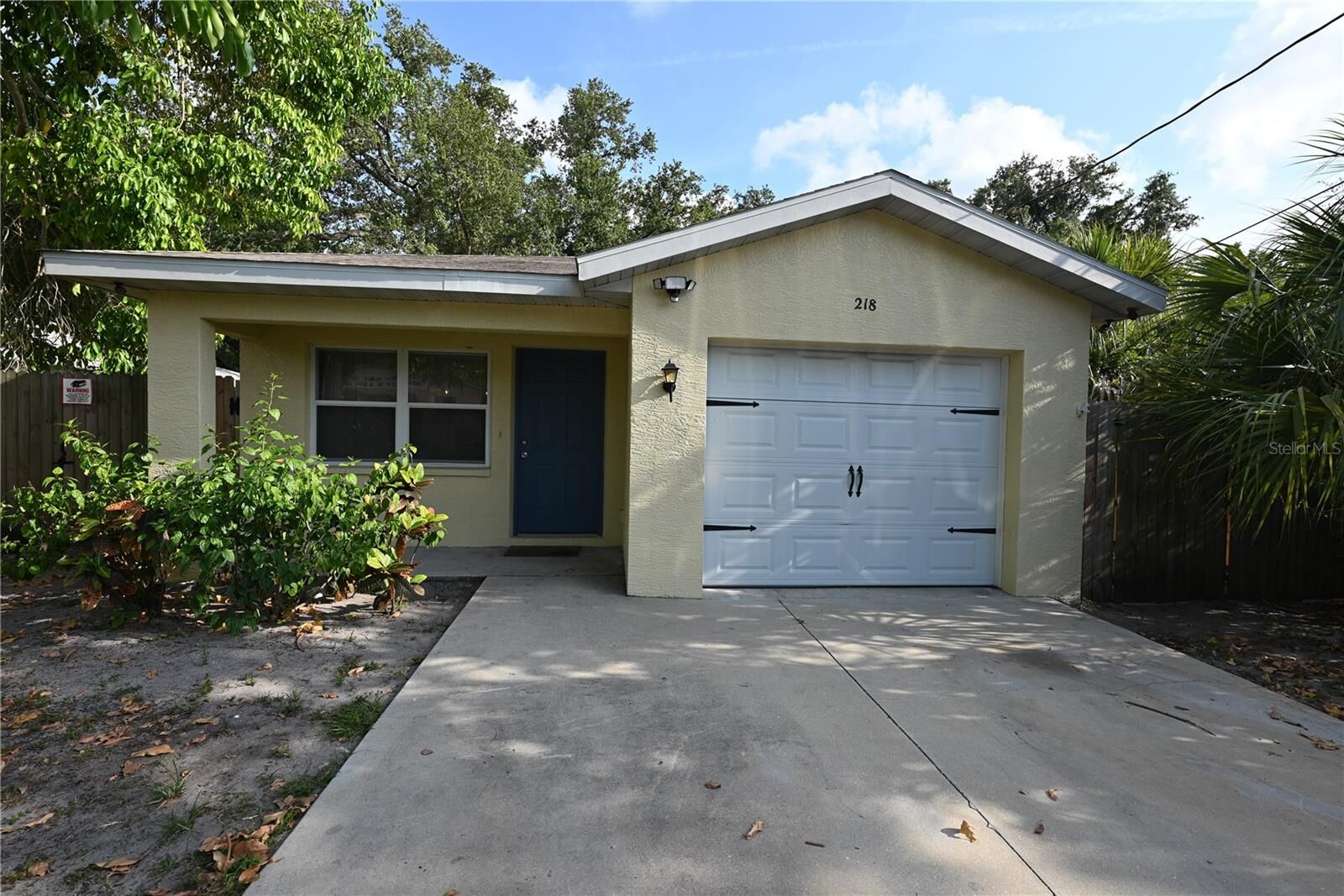 Property Photo:  218 10th Avenue E  FL 34208 