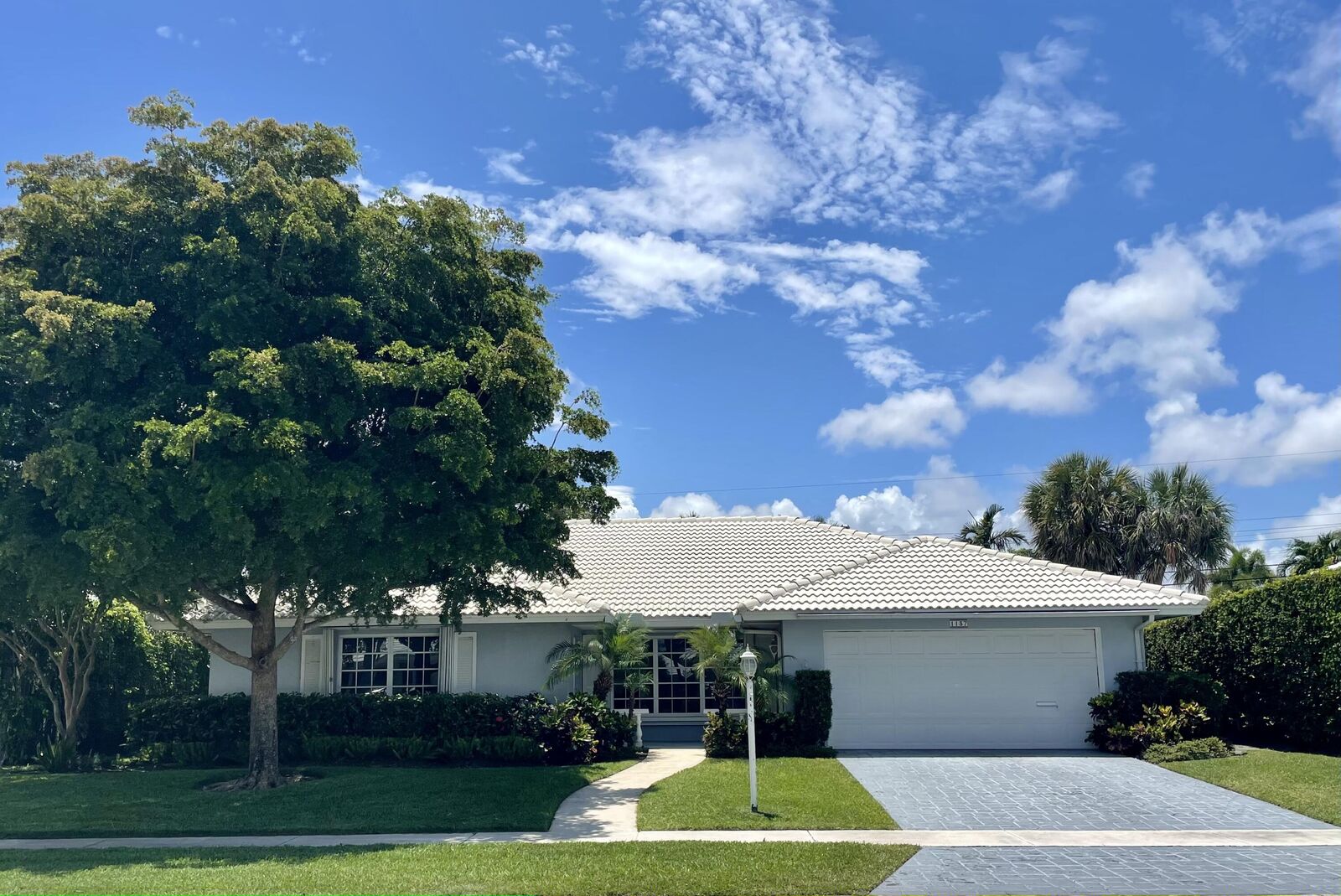 Property Photo: 1137 SW Tamarind Way FL 33486