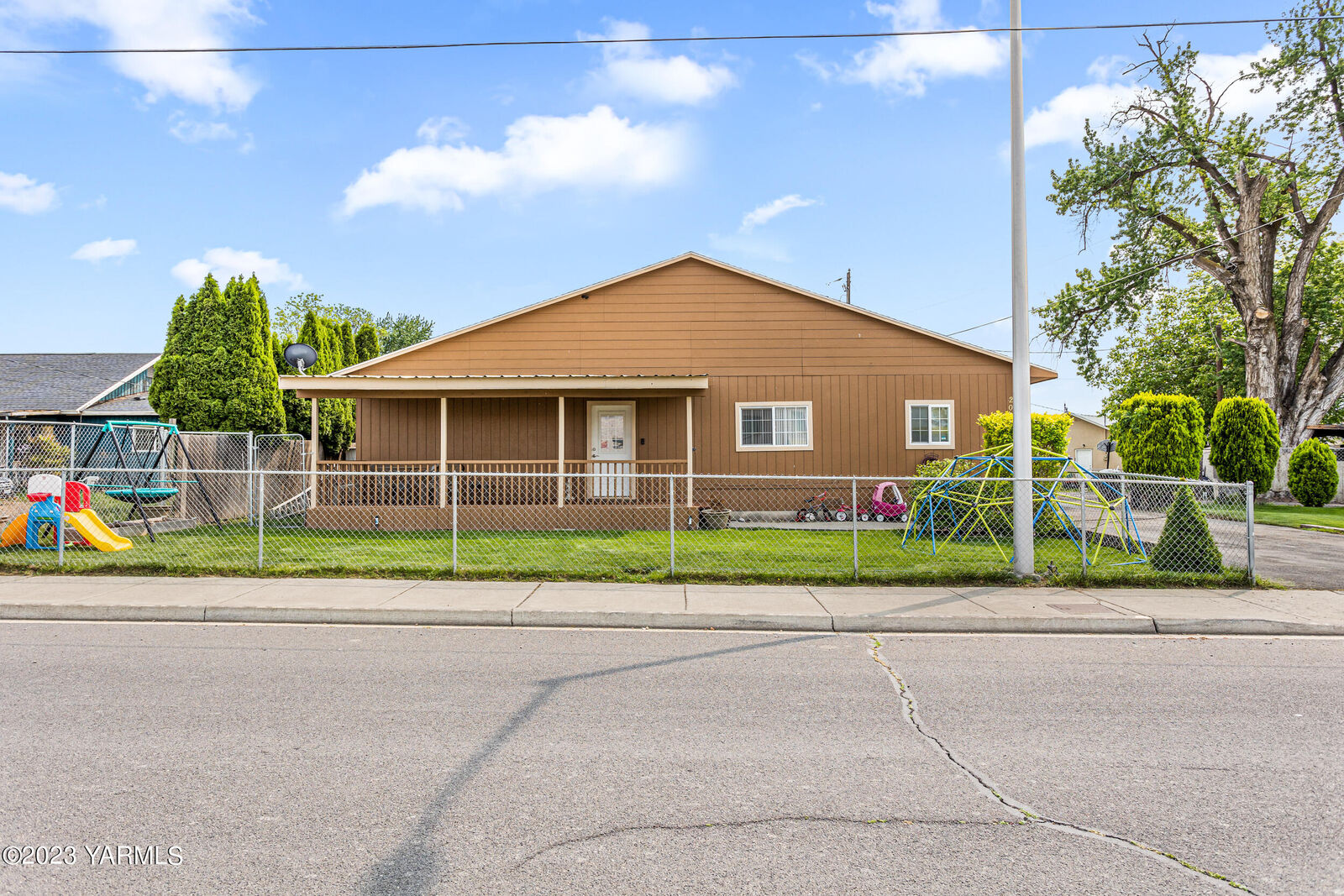 4 bed Moxee home for sale 202 E Charron Rd, Moxee, WA 98936