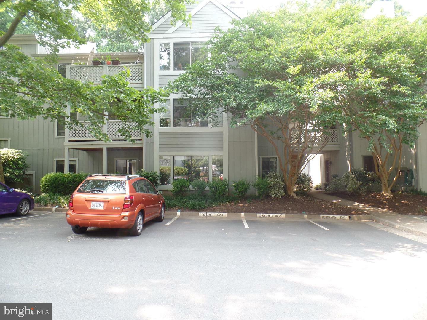 Property Photo: 2224 Hunters Run Drive VA 20191