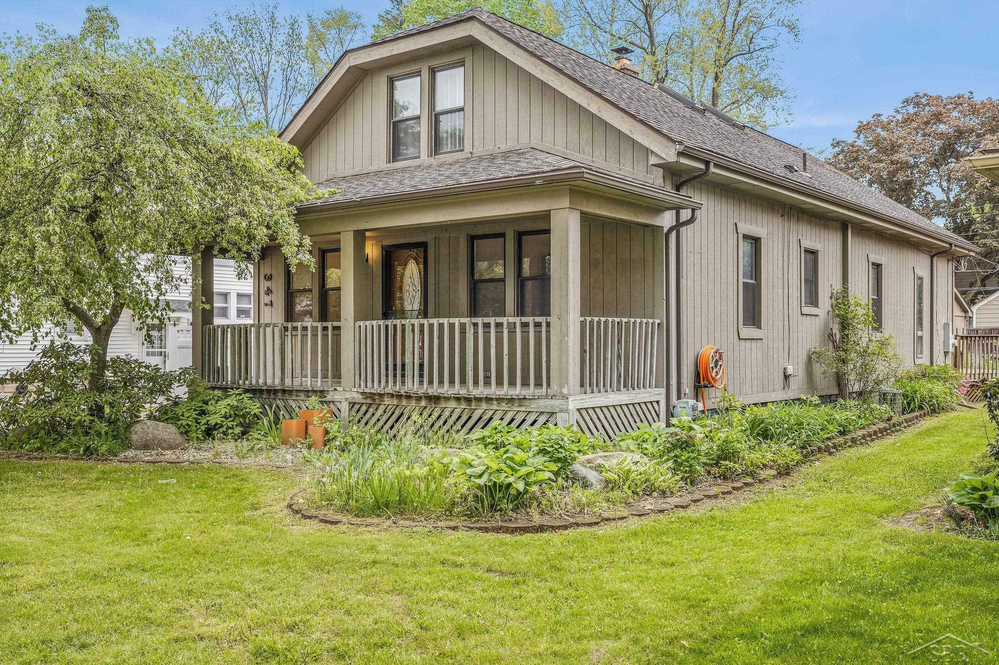 Property Photo:  347 Highland Ave  MI 48307 