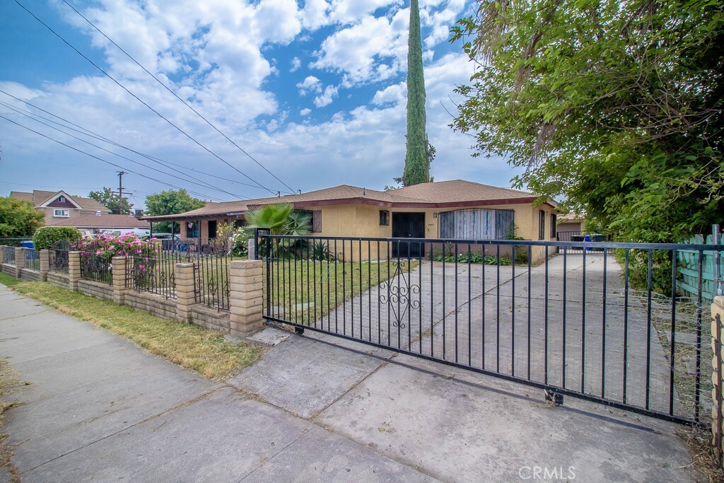 Property Photo:  1085 W 7th Street  CA 92411 