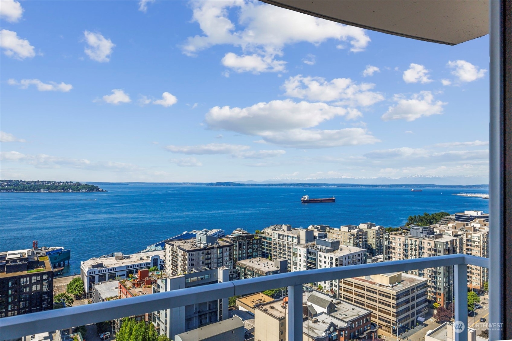 Property Photo:  121 Vine Street 2501  WA 98121 