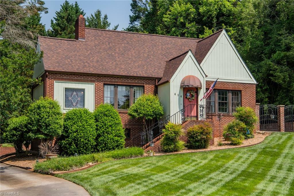 Property Photo: 414 Finley Avenue NC 28659