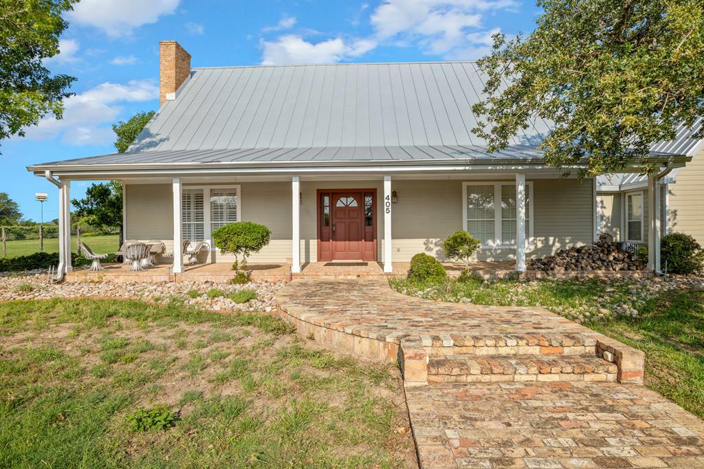 Property Photo: 405 Frederick Rd TX 78624