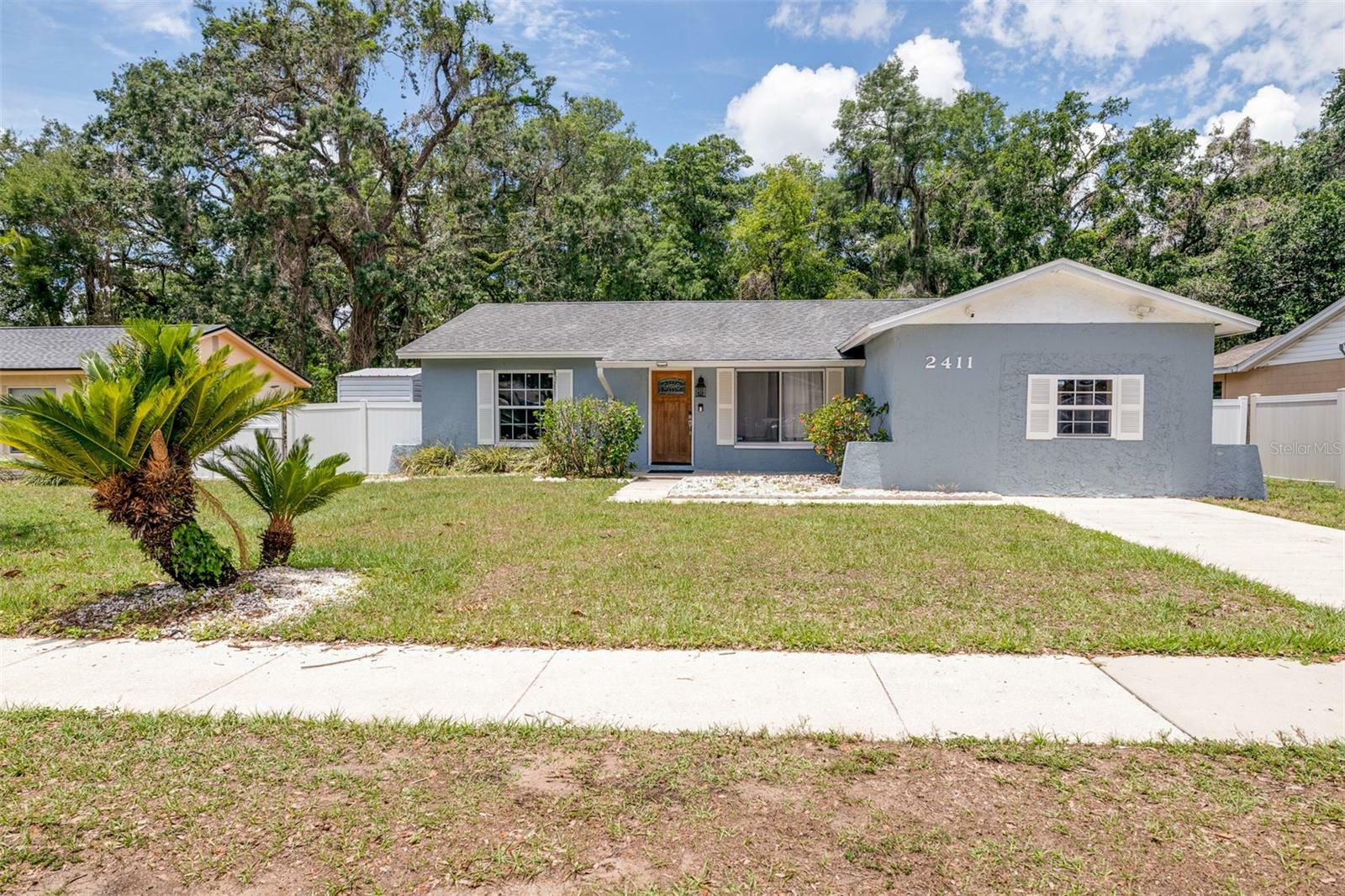 Property Photo:  2411 Devonwoode Place  FL 33584 