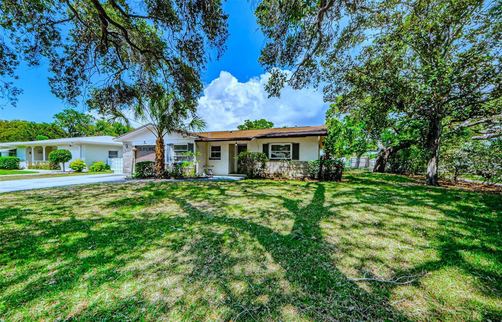 Property Photo:  1409 Gladys Circle  FL 34698 